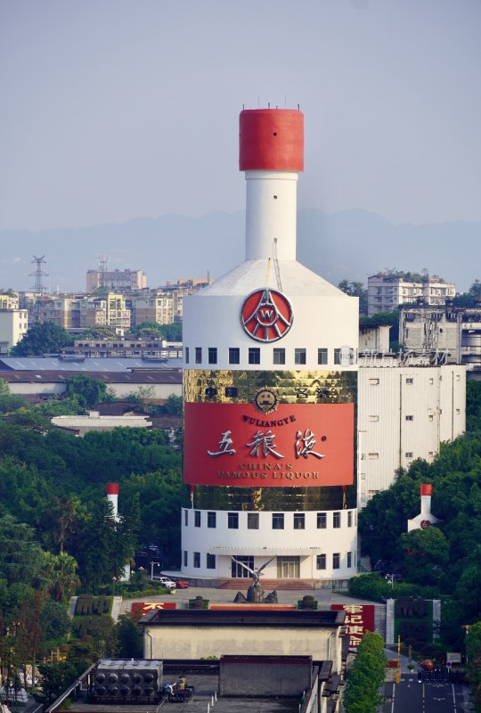 五粮液园区酒圣山