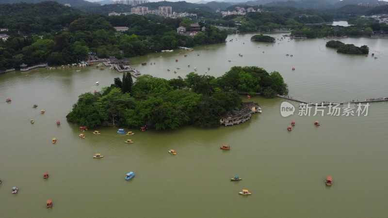 广东惠州：五一黄金周期间西湖湖上游船众多