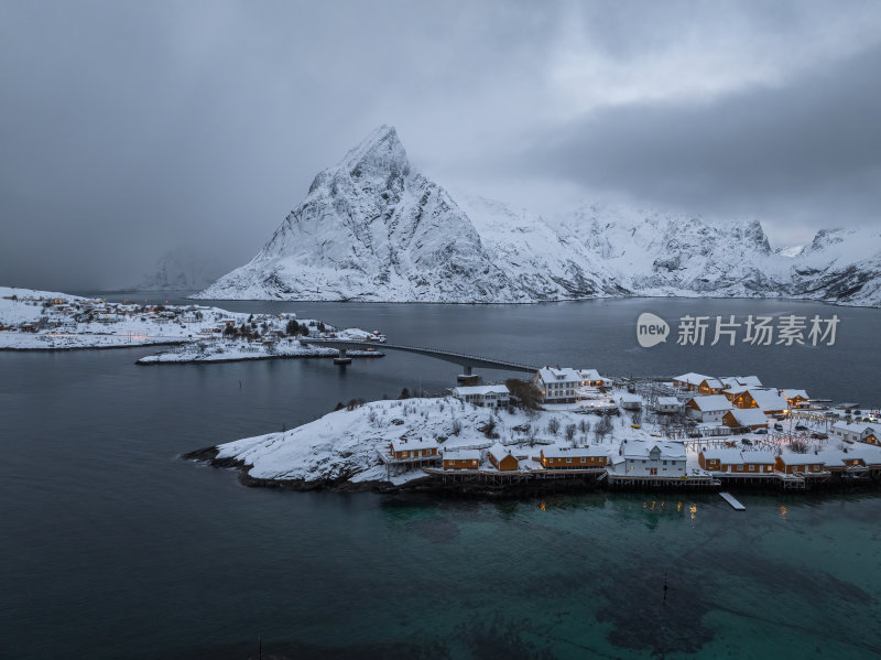 挪威罗弗敦群岛北极圈雷纳冬季雪景高空航拍