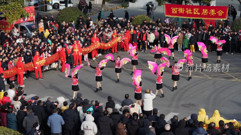 节日喜庆红绸舞蹈扇子舞