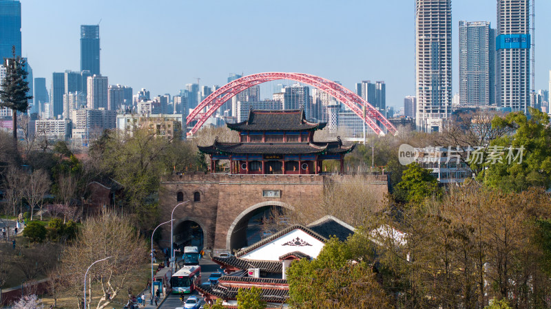 城市中古建筑与现代建筑交相辉映