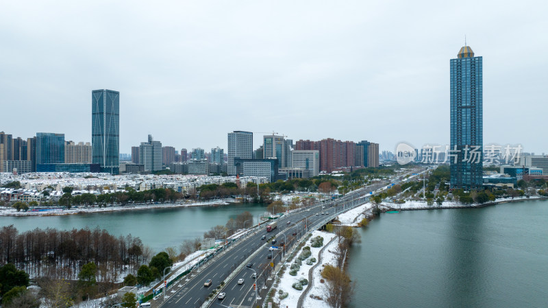 武汉东西湖区金山大道下雪雪景