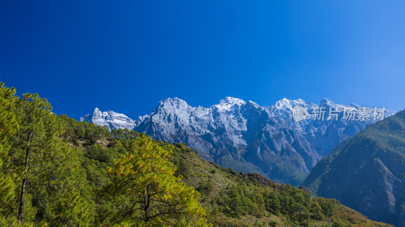 虎跳峡风景