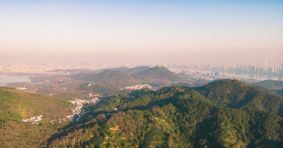 航拍夕阳照射下的群山风光