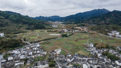 安徽呈坎村山村秋景徽派建筑群航拍