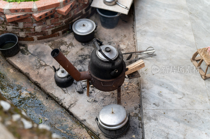 农村里的做饭烧水工具