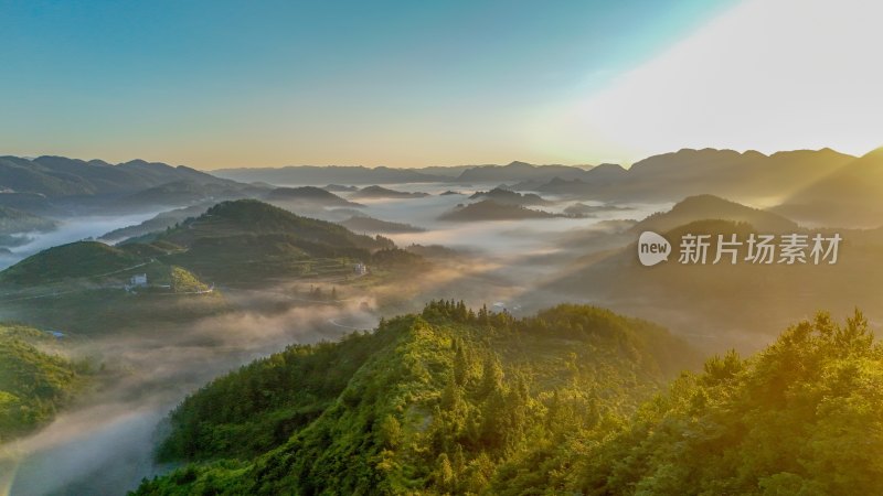 重庆酉阳：破晓时分的壮丽山河