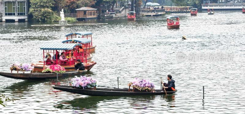 广州市荔湾湖公园水上花市花船