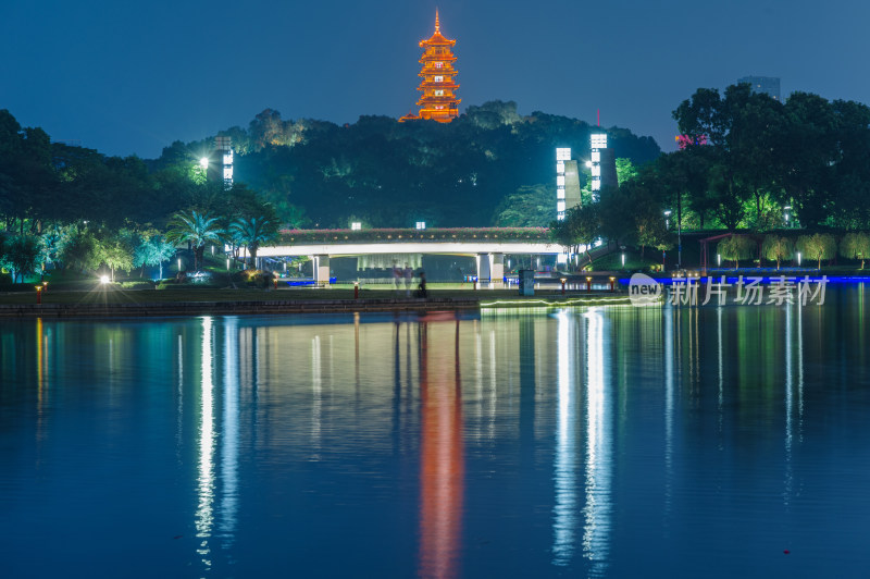 佛山千灯湖公园中式传统建筑古塔夜景灯光