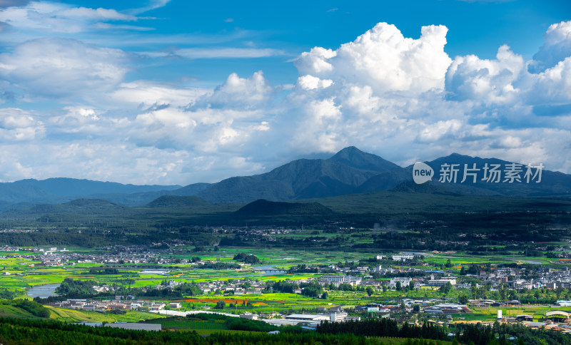 夏天绿色的腾冲火山坝子