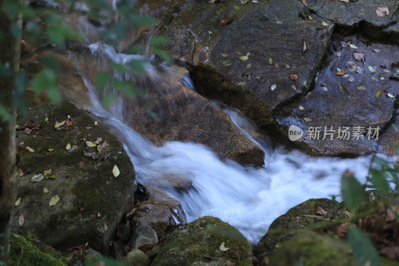 山间 溪水 灵动