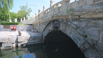 北京什刹海万宁桥石拱桥汉白玉栏杆特写