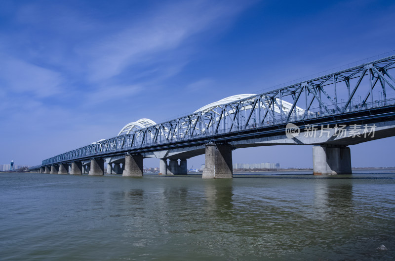 哈尔滨松花江铁桥现代城市桥梁建筑