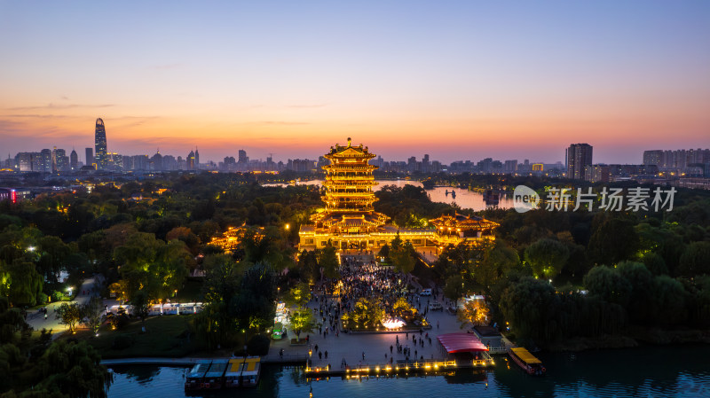 山东济南大明湖夜景航拍灯光