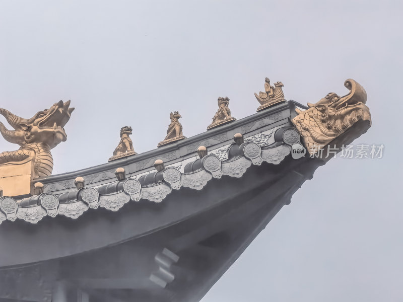 峨眉山金顶寺庙古建筑屋檐装饰