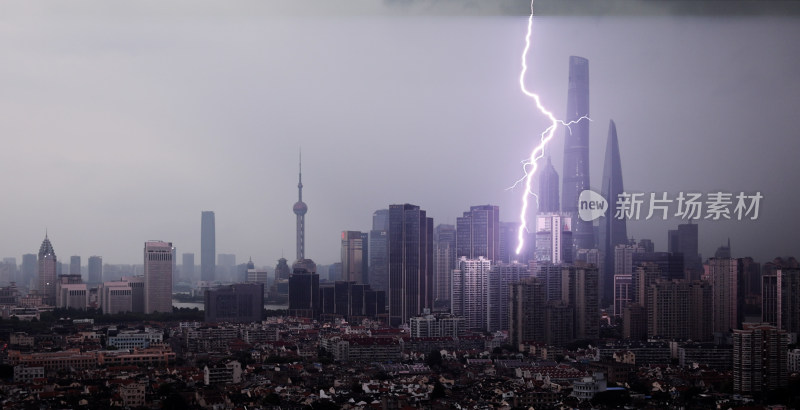 上海城市天际线闪电景观