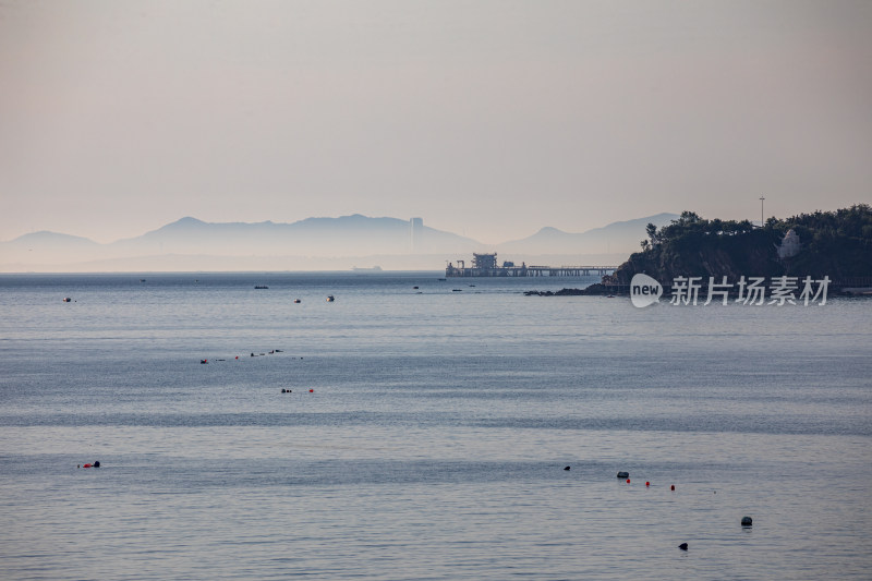 山东烟台山景区海滨风光码头建筑