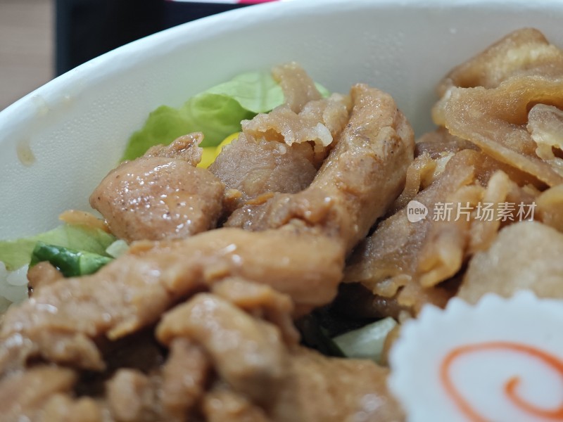 日式鸡肉盖饭特写