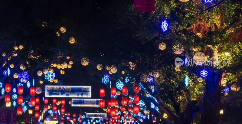 夜晚茉莉大街人群热闹景象