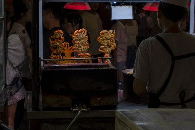 夜市美食一条街烧烤小吃