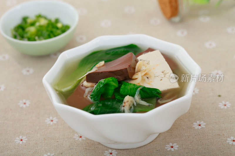猪血豆腐油菜汤