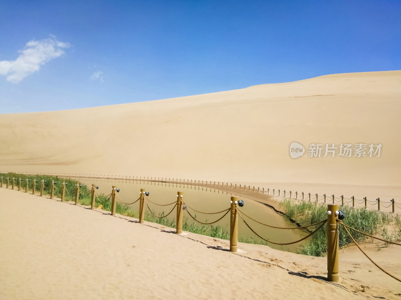 敦煌鸣沙山月牙泉风景