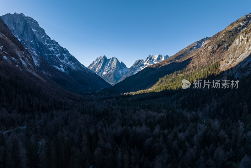 航拍四川阿坝双桥沟风景