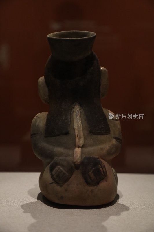 古代陶制人像文物特写