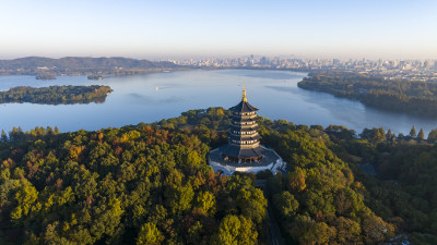 中国杭州西湖雷峰塔秋日美景