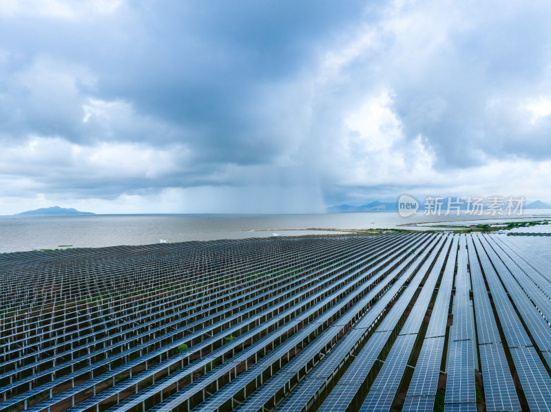 广东江门太阳能鱼塘光伏发电蓝天白云碳中和