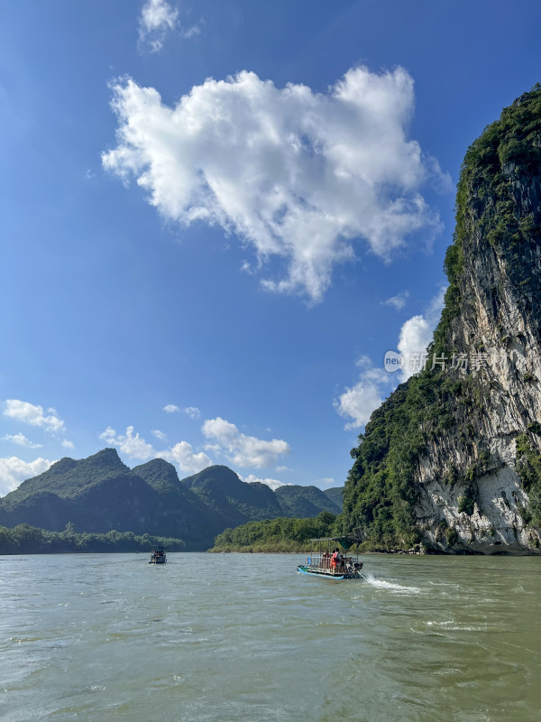 诗意湖畔，心灵之旅