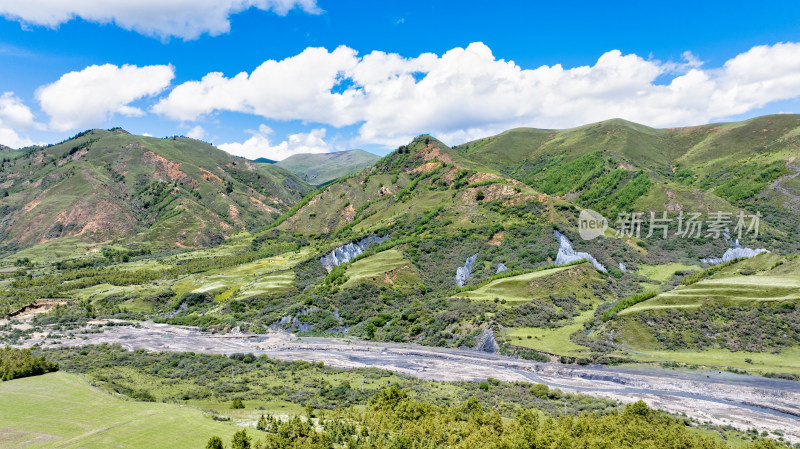 四川甘孜道孚县八美的高原山区风光