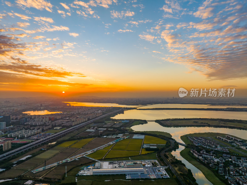 航拍苏州阳澄湖城市自然风光落日黄昏夕阳