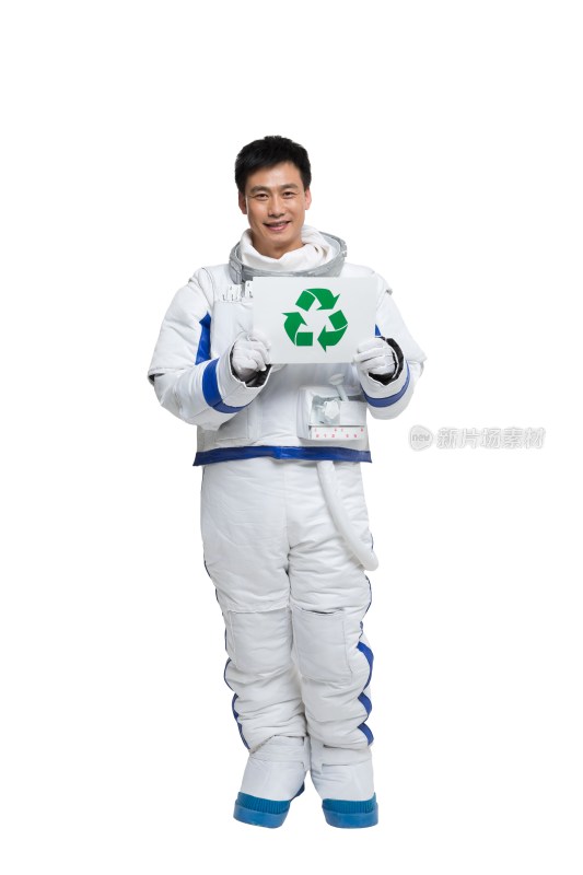 棚拍中年男宇航员拿着环保标识
