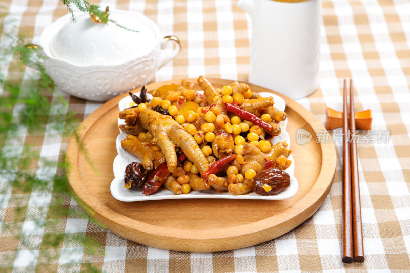 营养滋补黄豆焖鸡爪