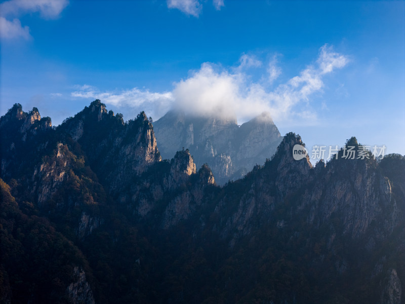 南阳老界岭伏牛山群山日出