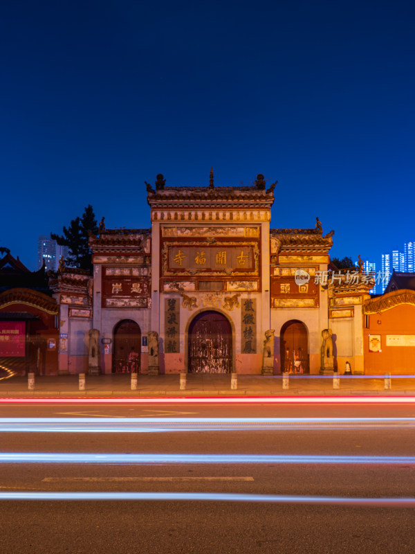 长沙开福寺夜景车流（竖幅）