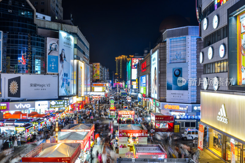 青岛台东步行街夜景夜晚延时