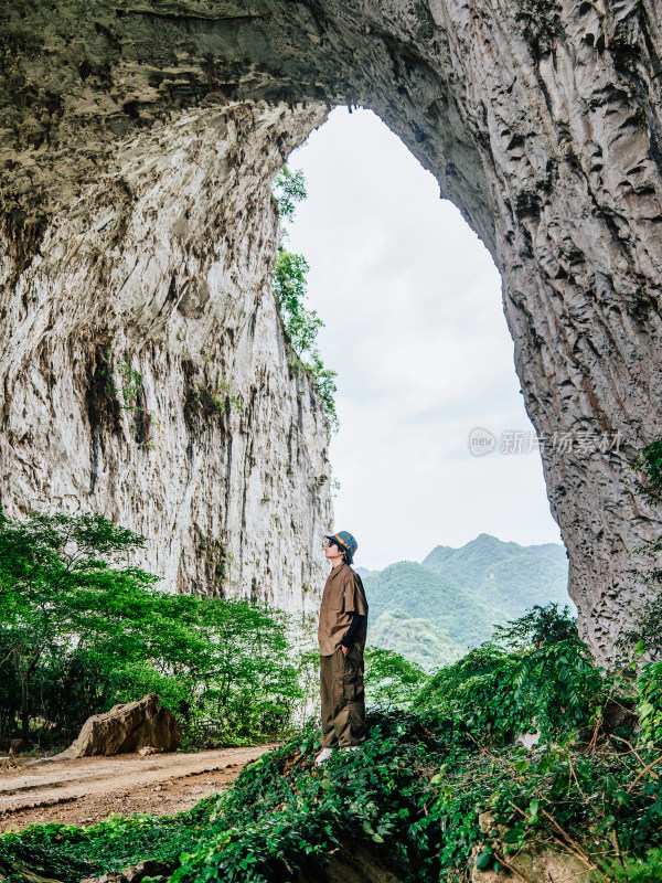 安顺格凸河风景区燕子洞穿上洞