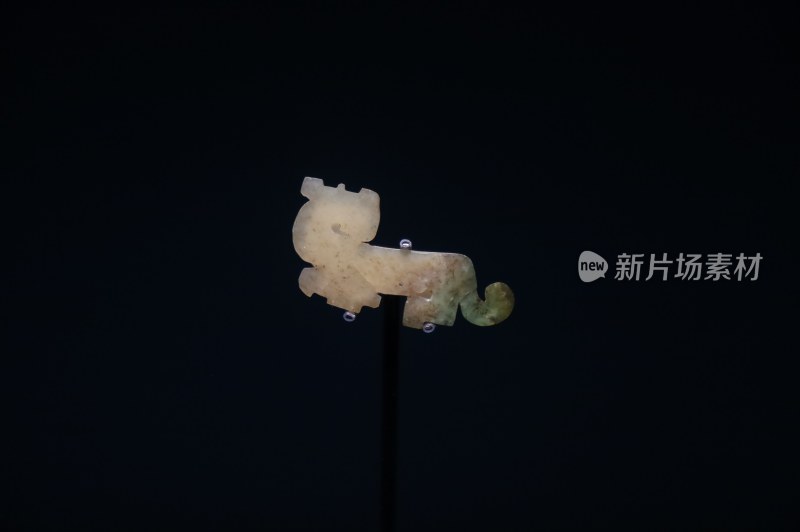 古玉虎形玉器特写