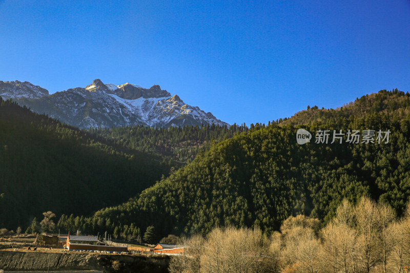 甘南州迭部县虎头山