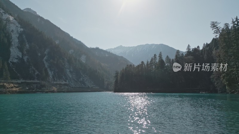 九寨沟绚烂多彩的湖泊河流高山航拍特写