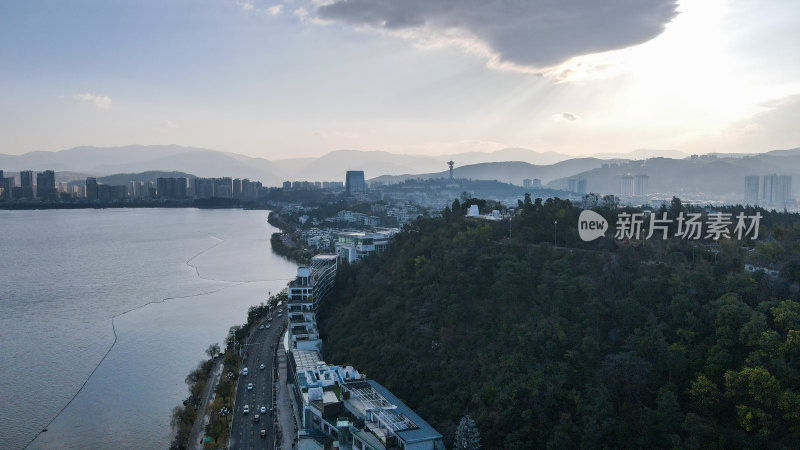 依山傍水的城市风景航拍