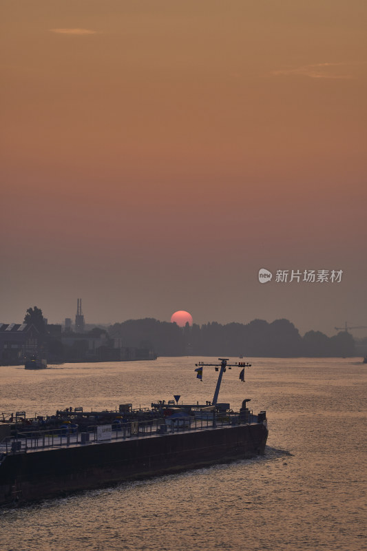 莱茵河日出