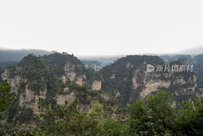 云雾缭绕的张家界奇峰异石景观