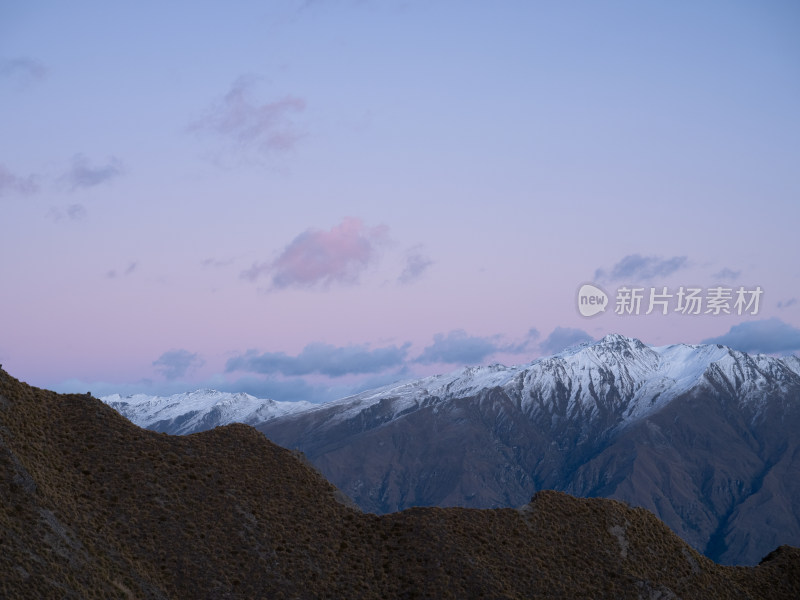 新西兰Roys Peak 日出时刻的罗伊峰山顶