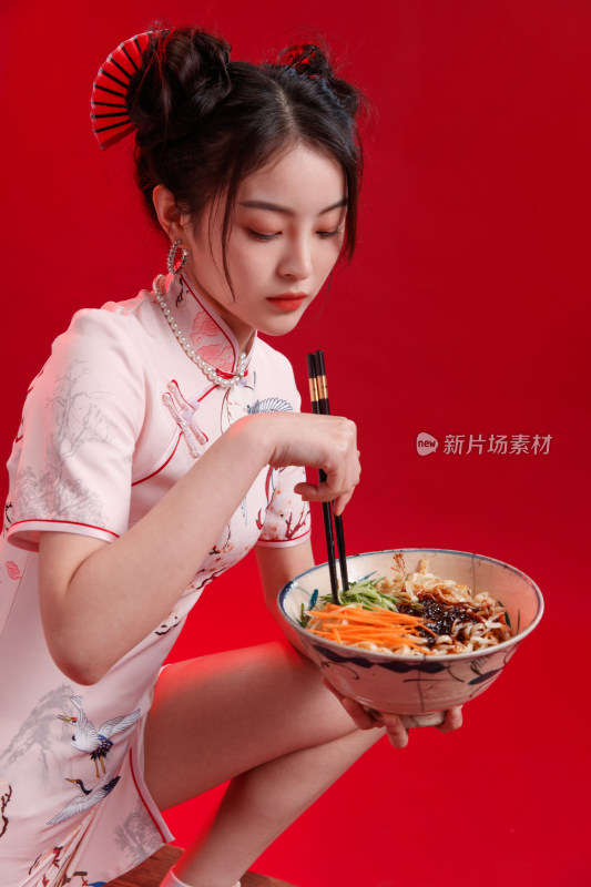 吃炸酱面的国风美少女