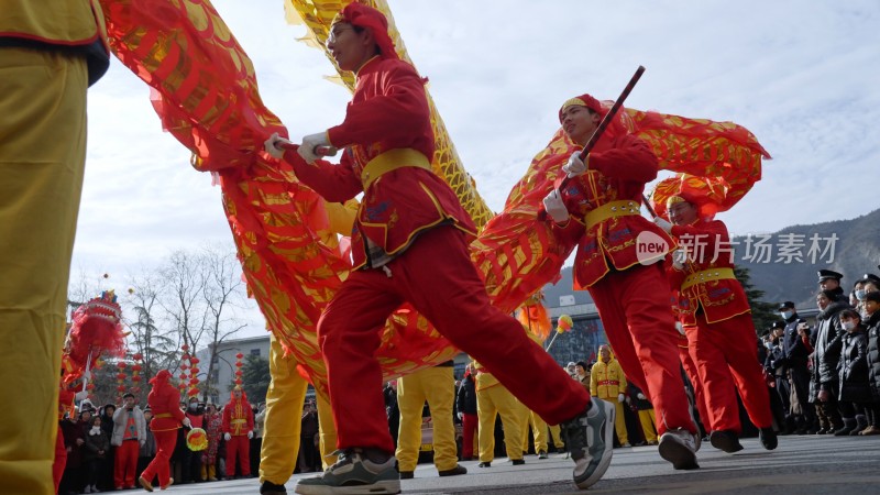 节日舞龙庆祝