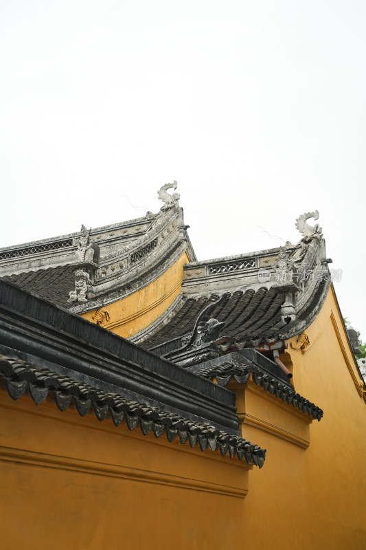 苏州定慧寺古建筑屋檐细节特写