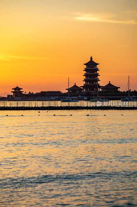 山东烟台蓬莱阁八仙过海景区海上日出景观